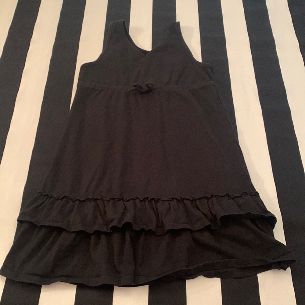 🖤💕Cute girls black sundress with riffle at hem. EUC💕🖤